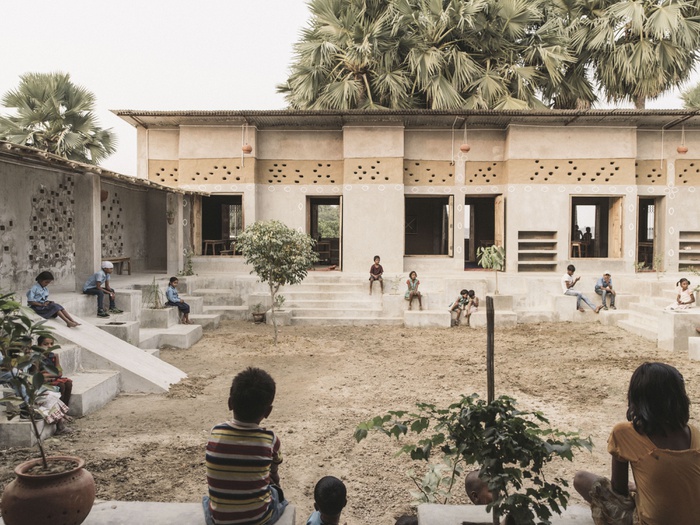 "Basadhi School" von Kaja Geratowska, Basadhi, Indien