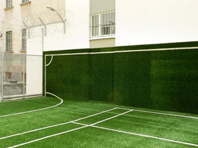 DRAUSSEN IM GEFÄNGNIS Kunst am Bau, Justizanstalt Krems