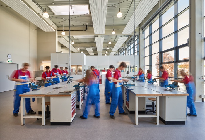 Schulungshalle im ehemaligen Hochregallager